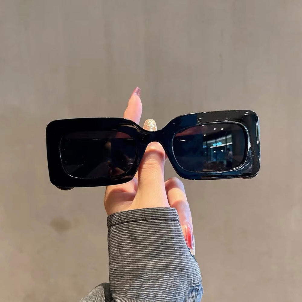 Trendy Vintage Style Black Rectangle Sunglasses UV400